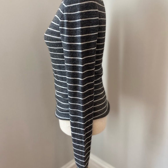 Vince 100% Wool sweater - Picture 2 of 6